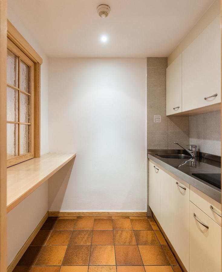 Economy Two-Bedroom Apartment with Balcony (6 People)