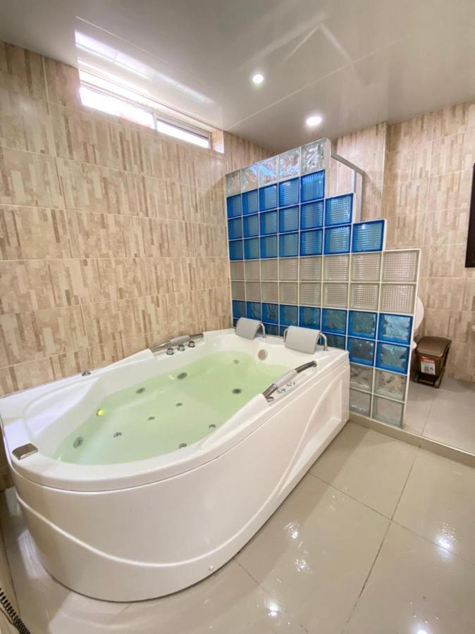 Suite con bañera de hidromasaje - Cama extragrande