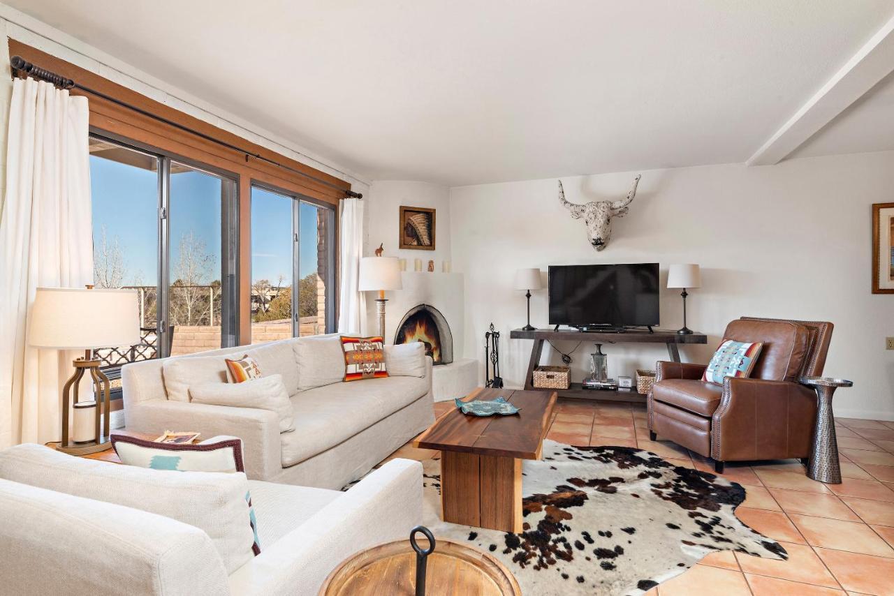 2 Bedroom Condominium,1234577381:JPEG