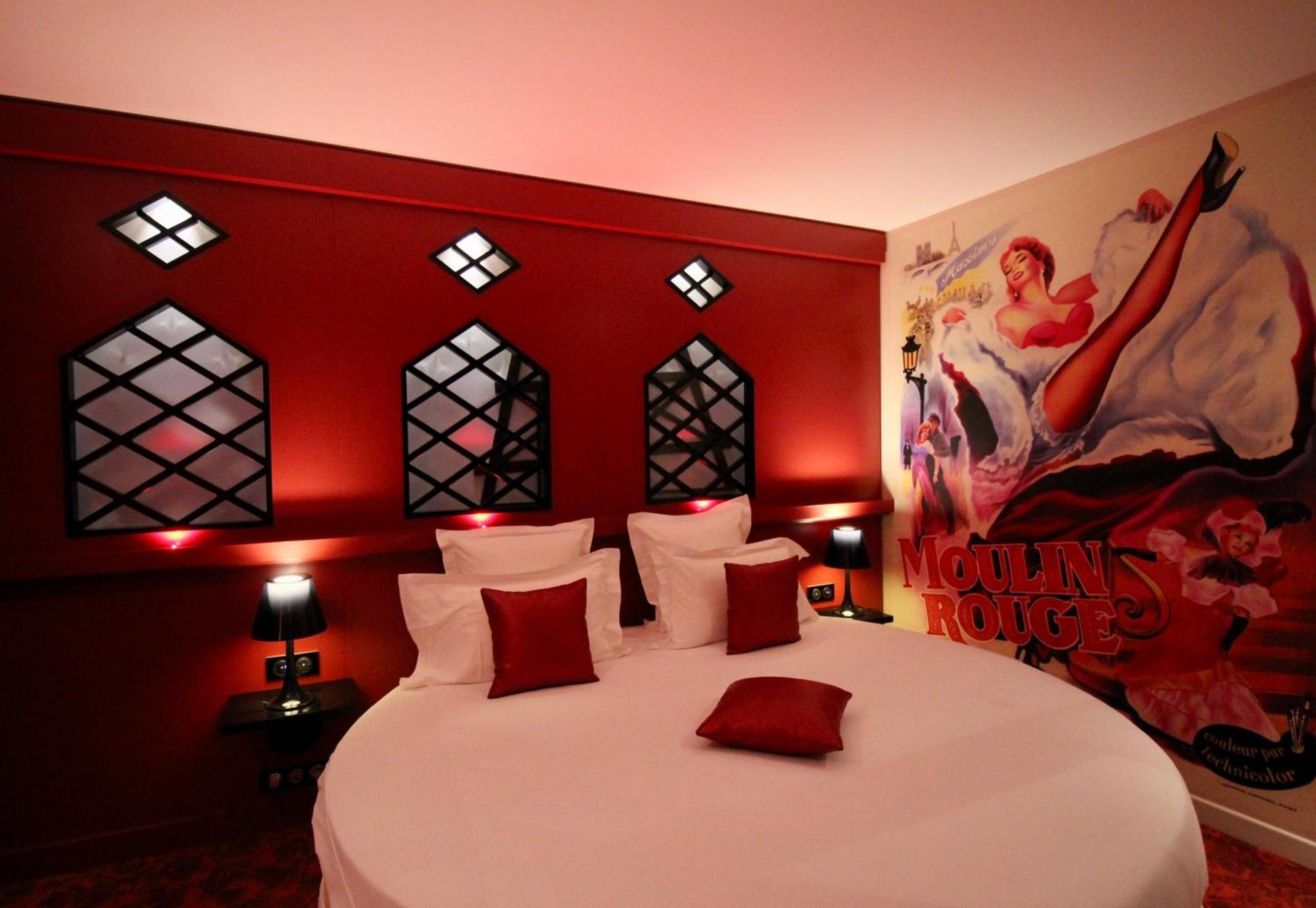 Camera Matrimoniale Moulin Rouge con Vasca Idromassaggio e Letto Rotondo