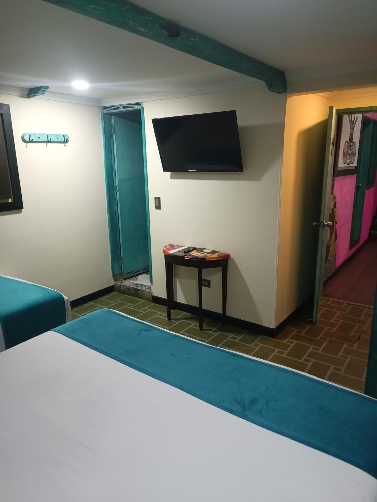 Standard Family Room,1524969127:JPEG