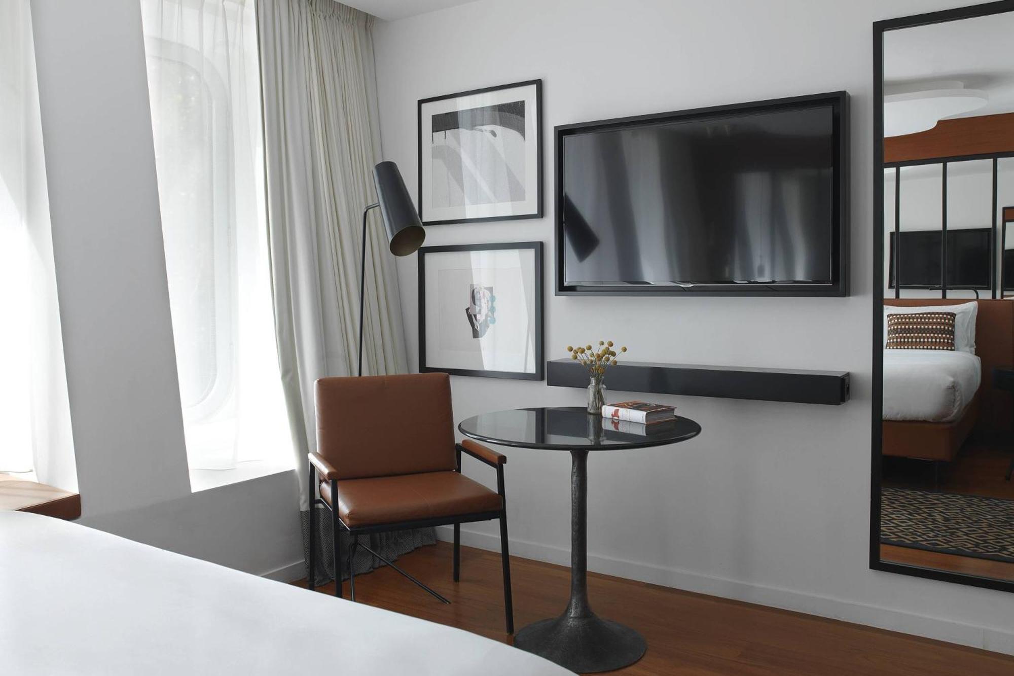 Camera Familiare con 1 Letto Queen-Size, 2 Letti Singoli e Vista Cortile