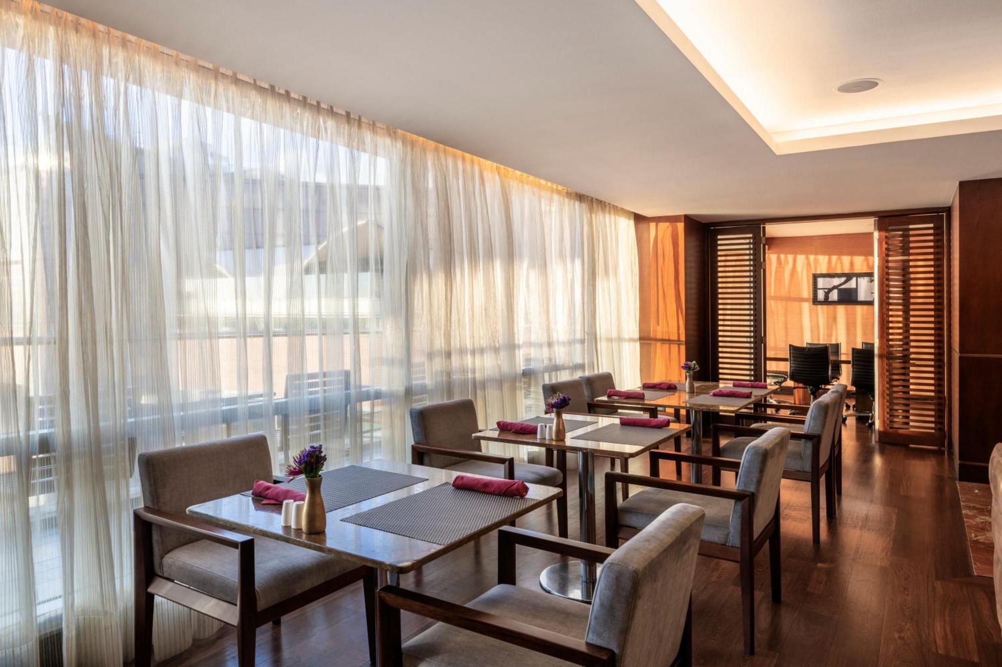 Executive Deluxe King Room - Lounge Access,1619762477:JPEG