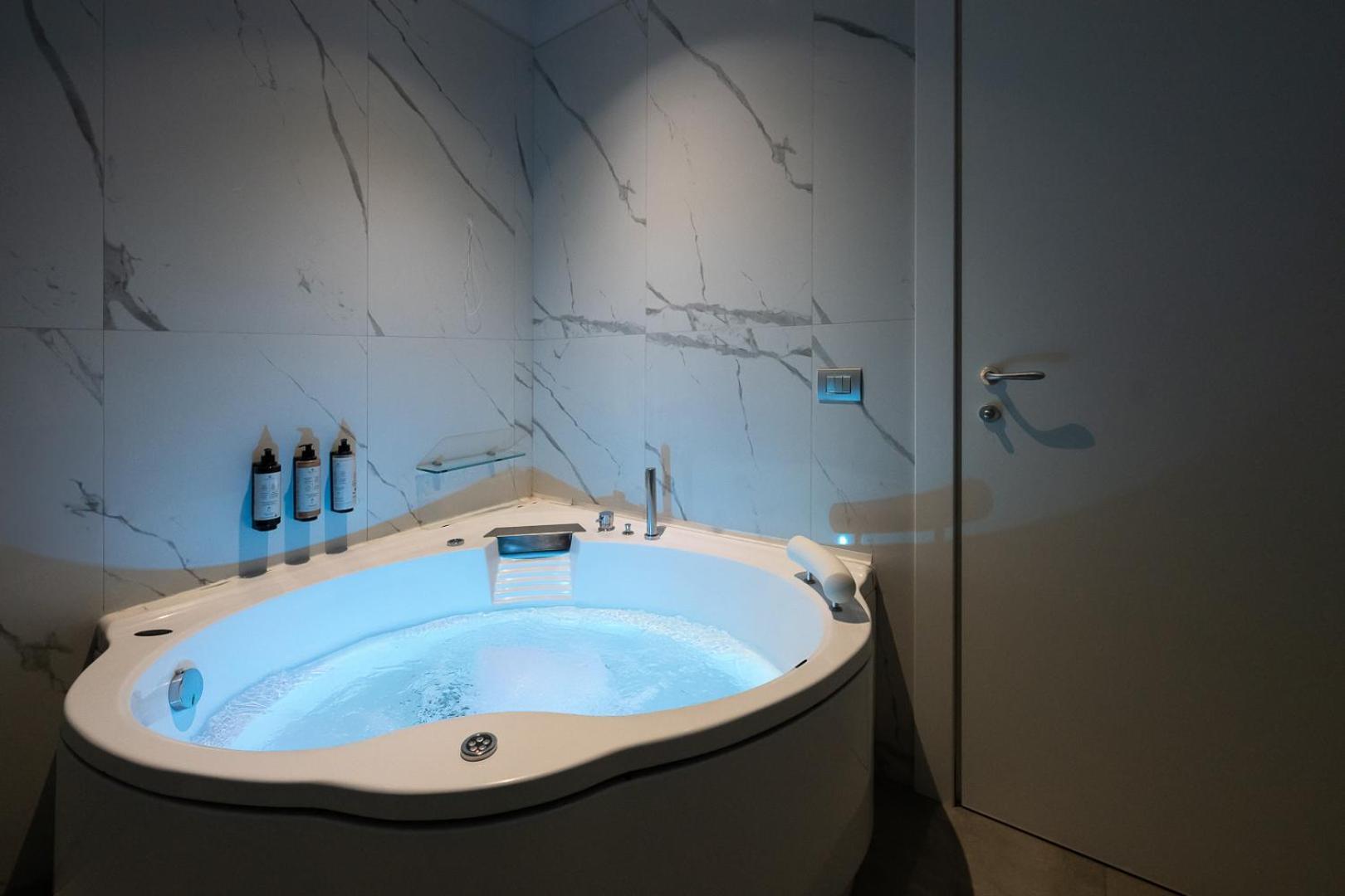 Suite Spa Bath,1627218950:JPEG