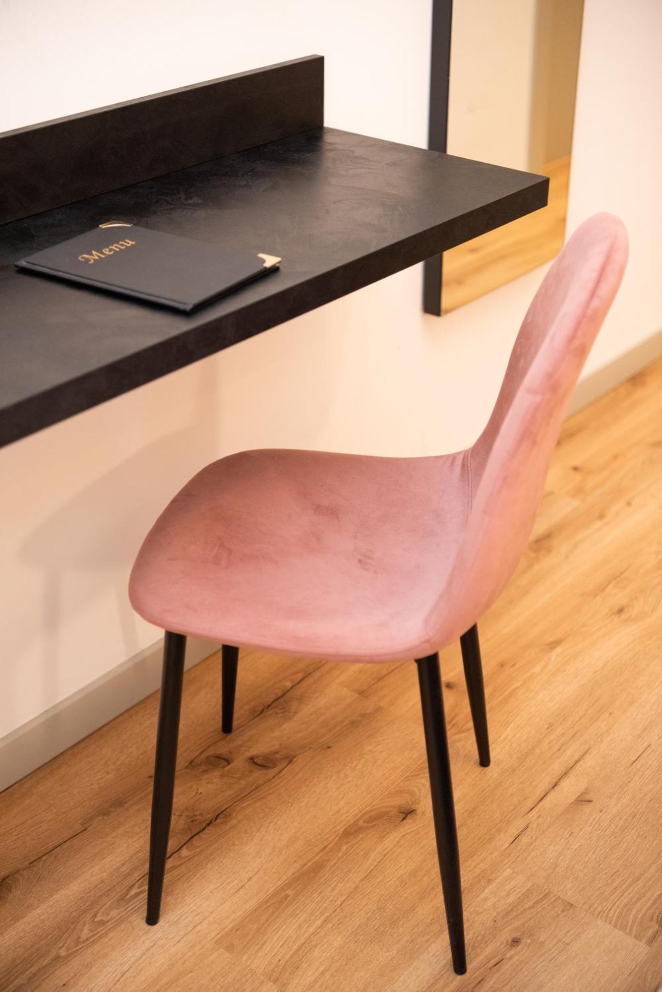 Deluxe Room,1693808252:JPEG