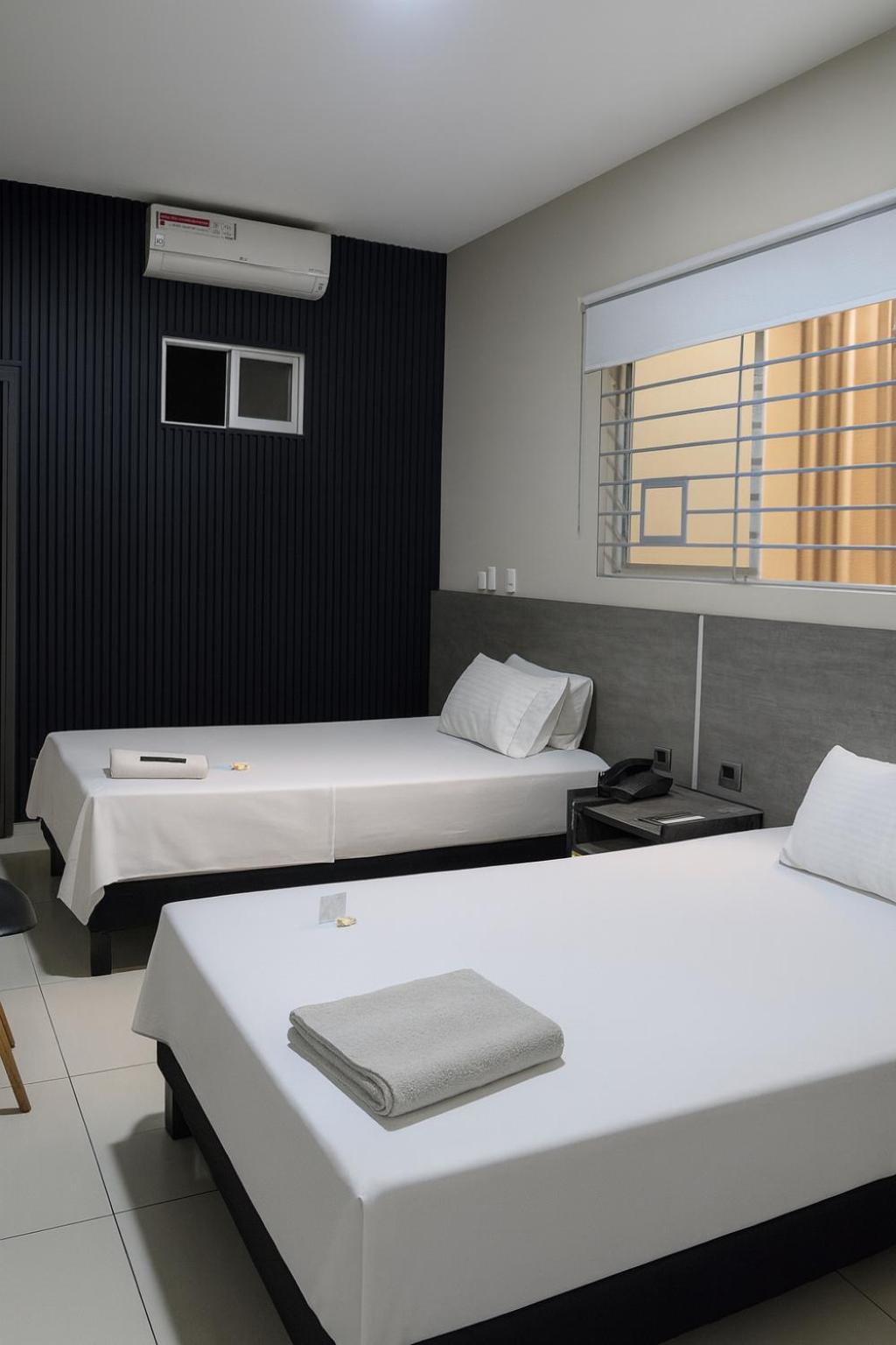 Twin Room,1743154697:JPEG