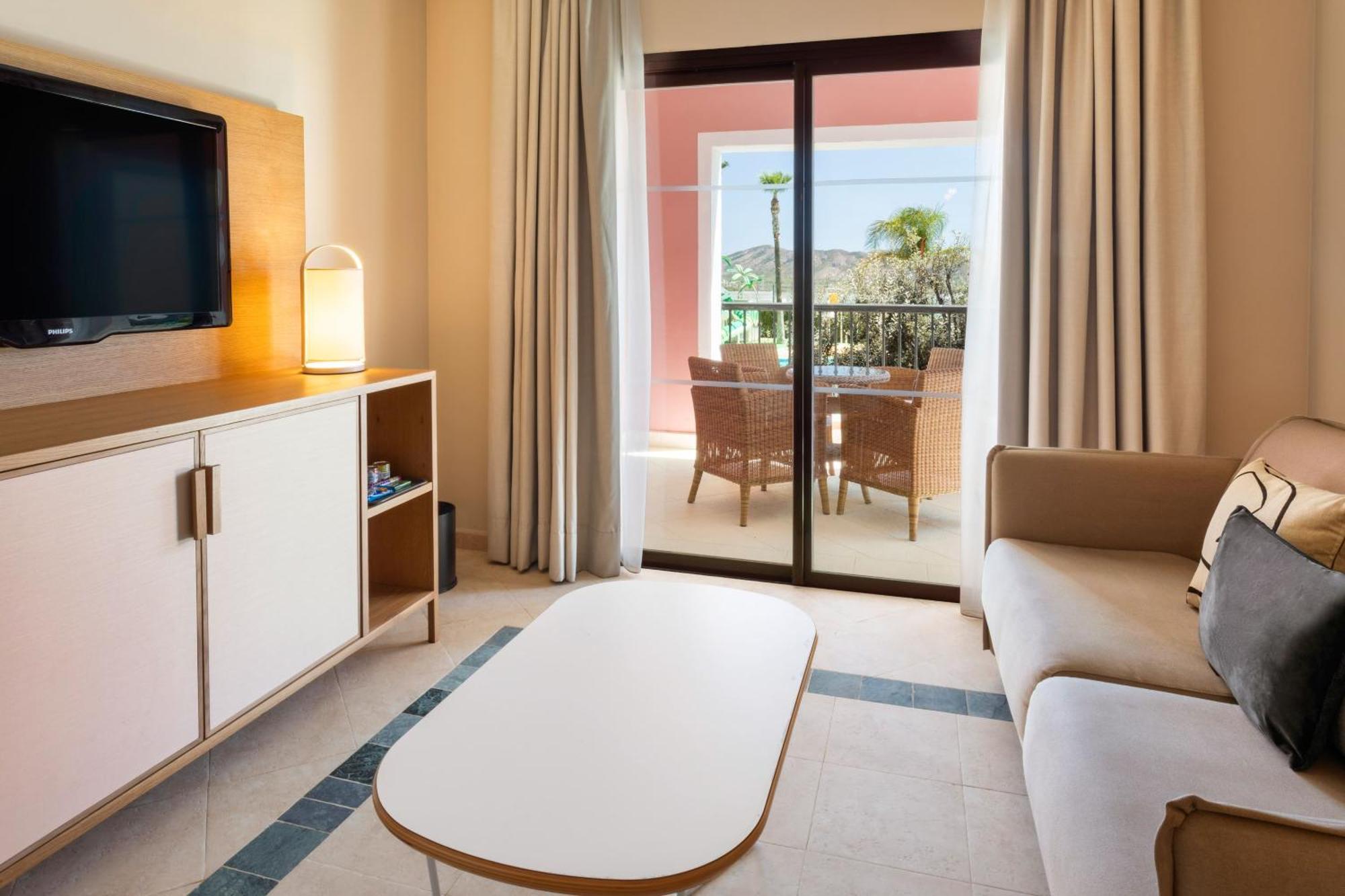 Family Suite (2 adults + 3 kids),1758532820:JPEG