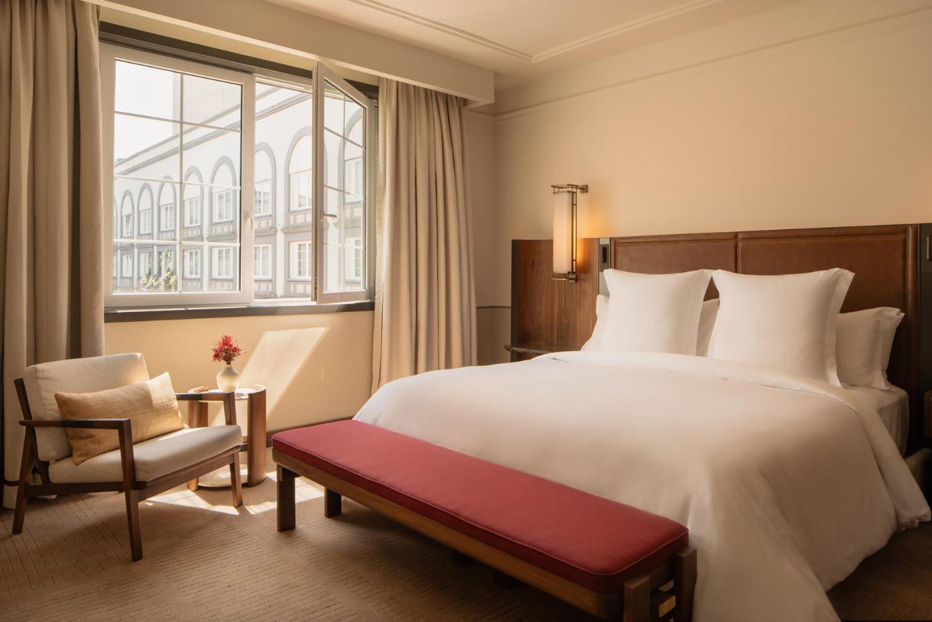 Executive Suite Courtyard View,1765583342:JPEG