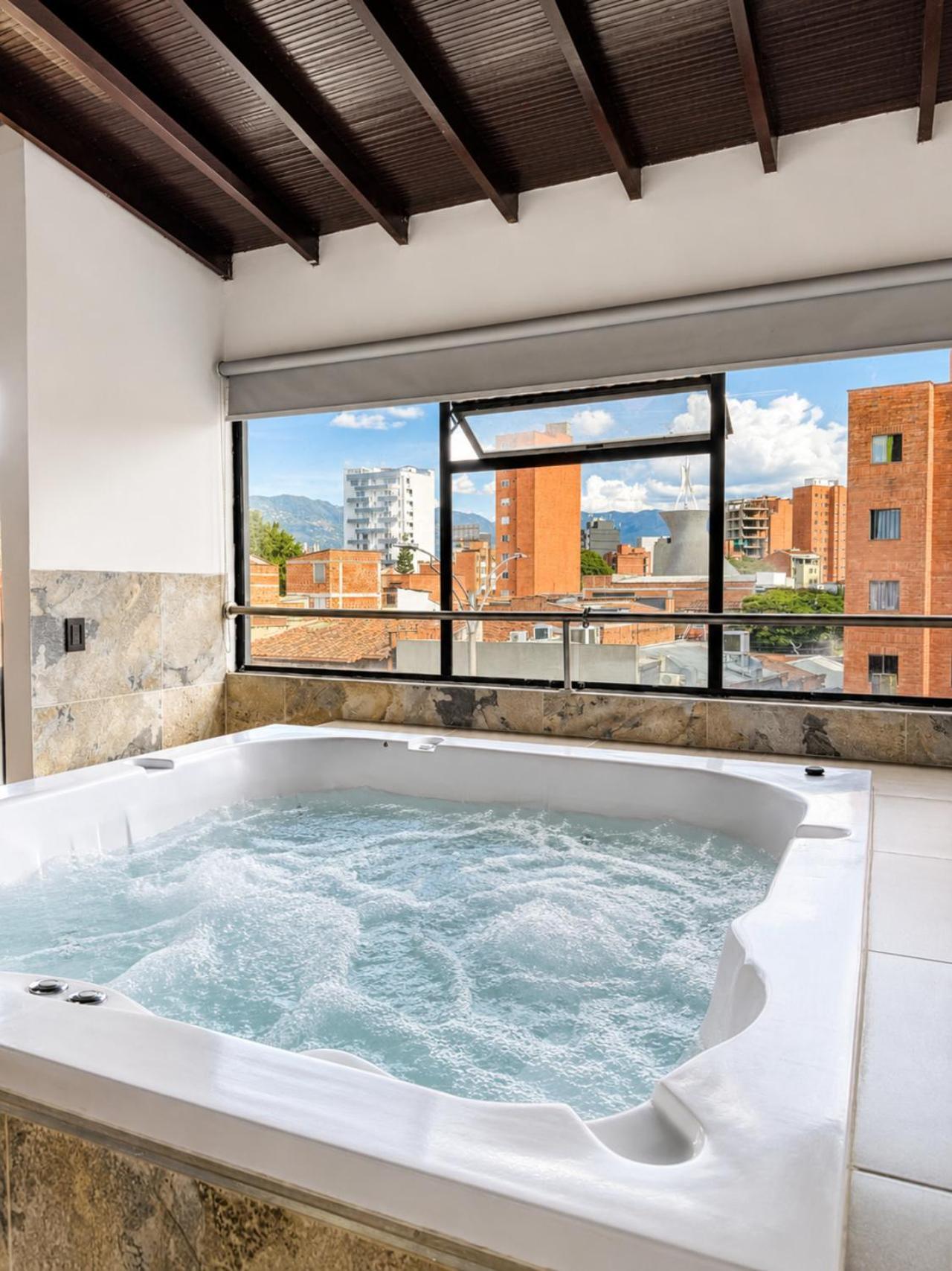 Suite Familiar con bañera de hidromasaje