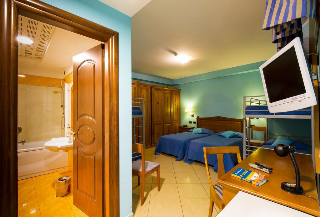 Posto Letto in Dormitorio Femminile con 6 Letti