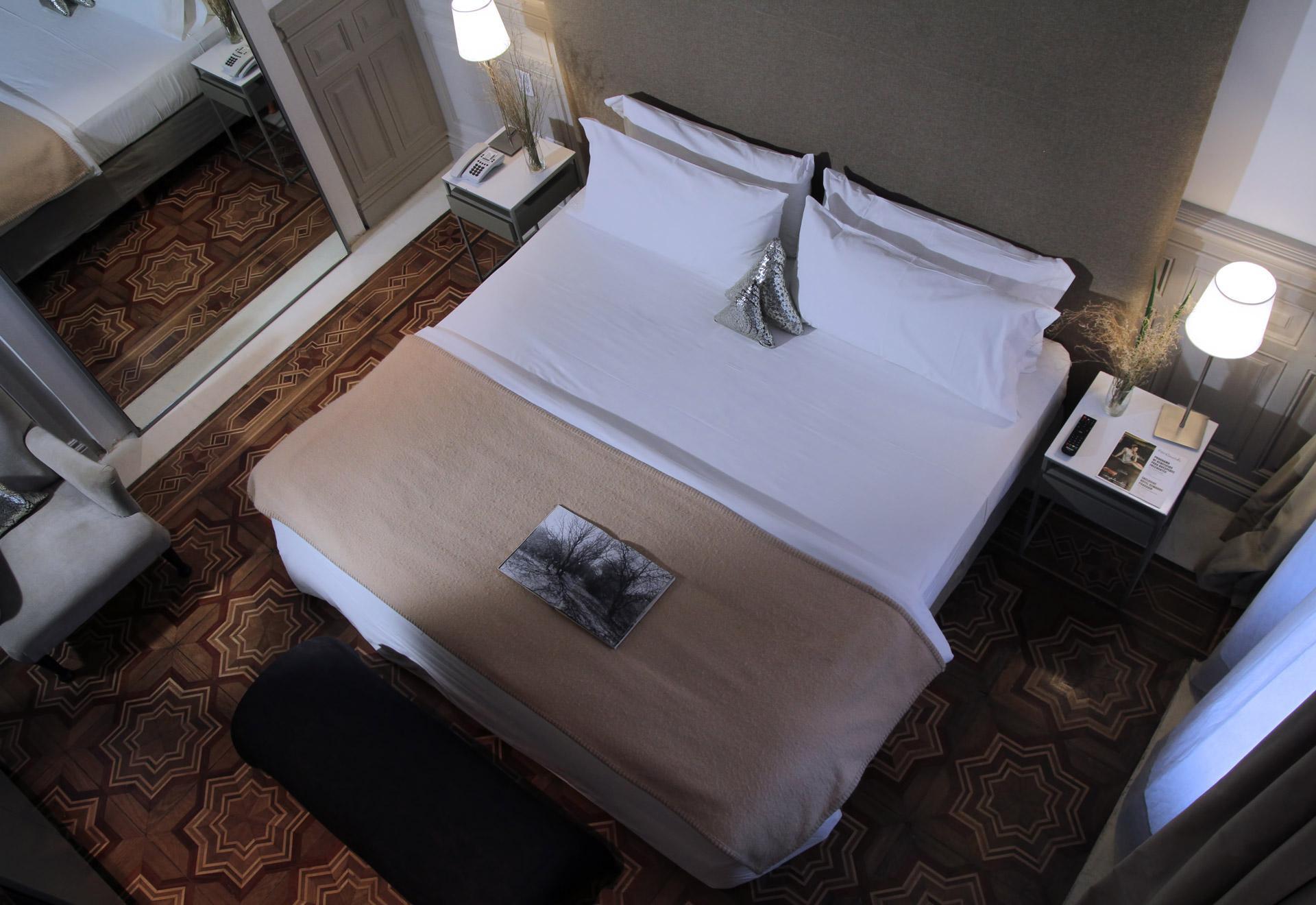 Luxury 1 King Bed 3 Room Suite,750104432:JPEG