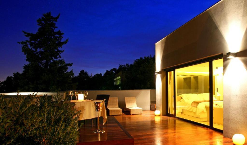 Penthouse with Private Jacuzzi and Terrace - Spa Access
