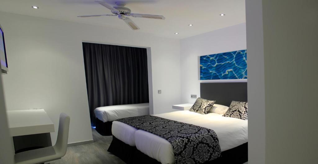 Habitación Triple con vistas al mar (2 adultos + 1 niño)