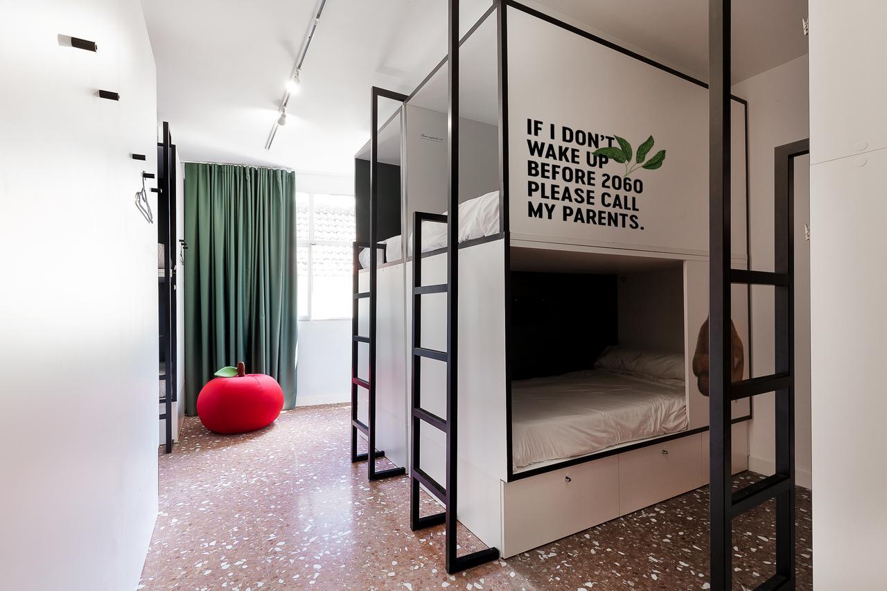 Posto Letto in Dormitorio Misto con 12 Letti e Bagno in Comune