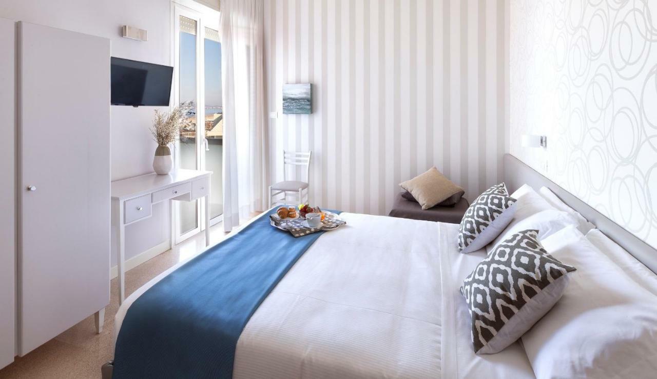 Camera Tripla Comfort con Vista Mare