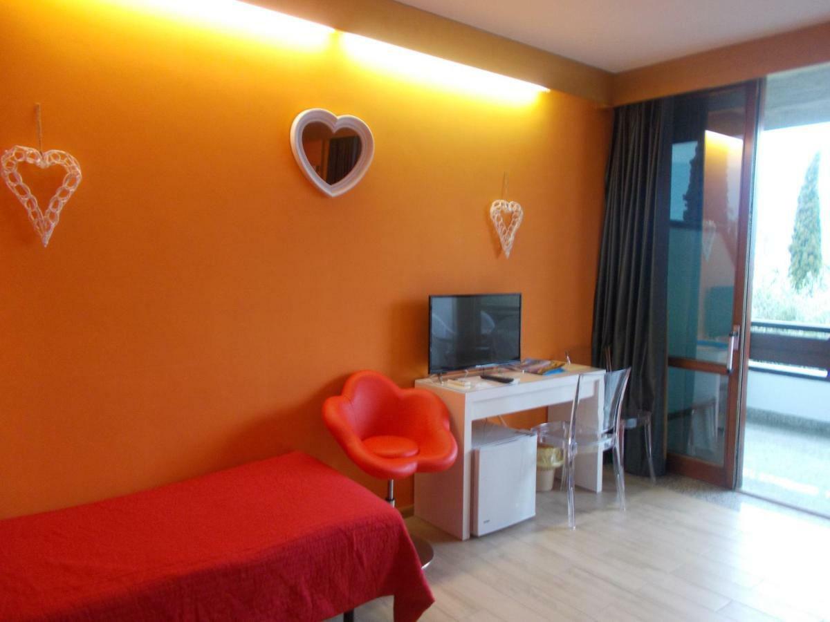 Camera Familiare con Vista Lago