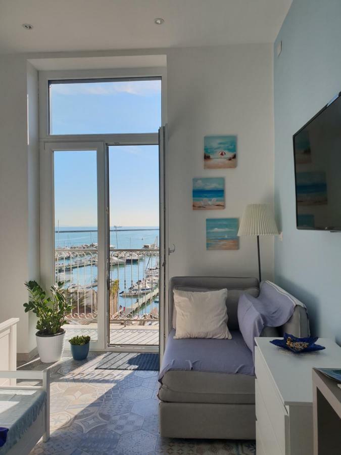 Camera Matrimoniale Deluxe con Balcone e Vista Mare