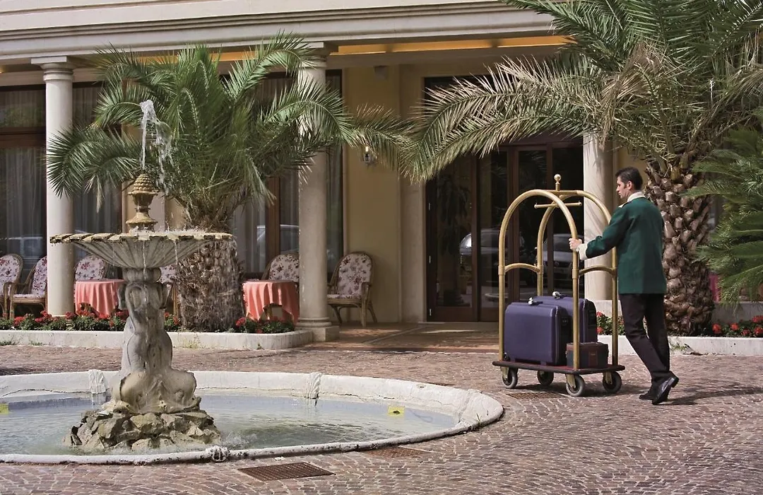 Palace Hotel Meggiorato-1