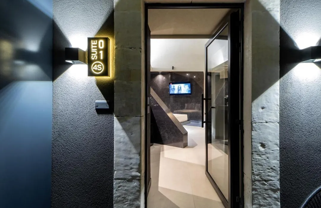 4 Suites " Unconventional Living Rooms "-1