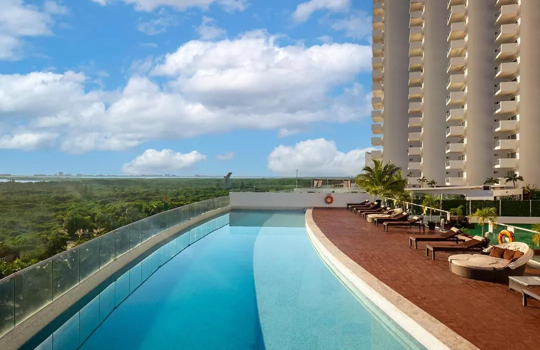 Suites Malecon Cancun-1