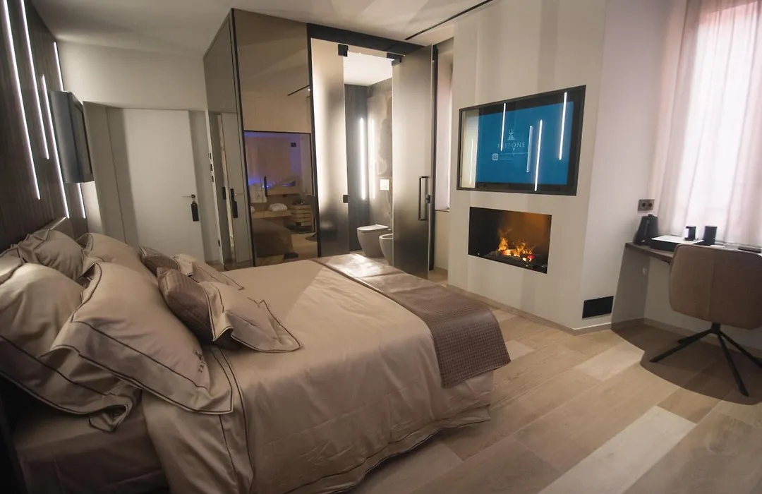 Tritone Luxury Suites Fontana di Trevi-1