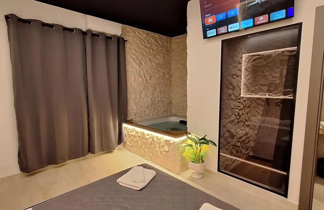 Dark & Light Rooms & Luxury Suites-1