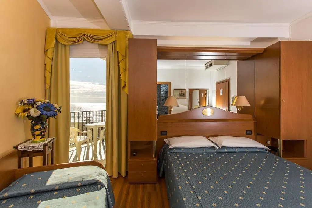 Hotel Mondial-1