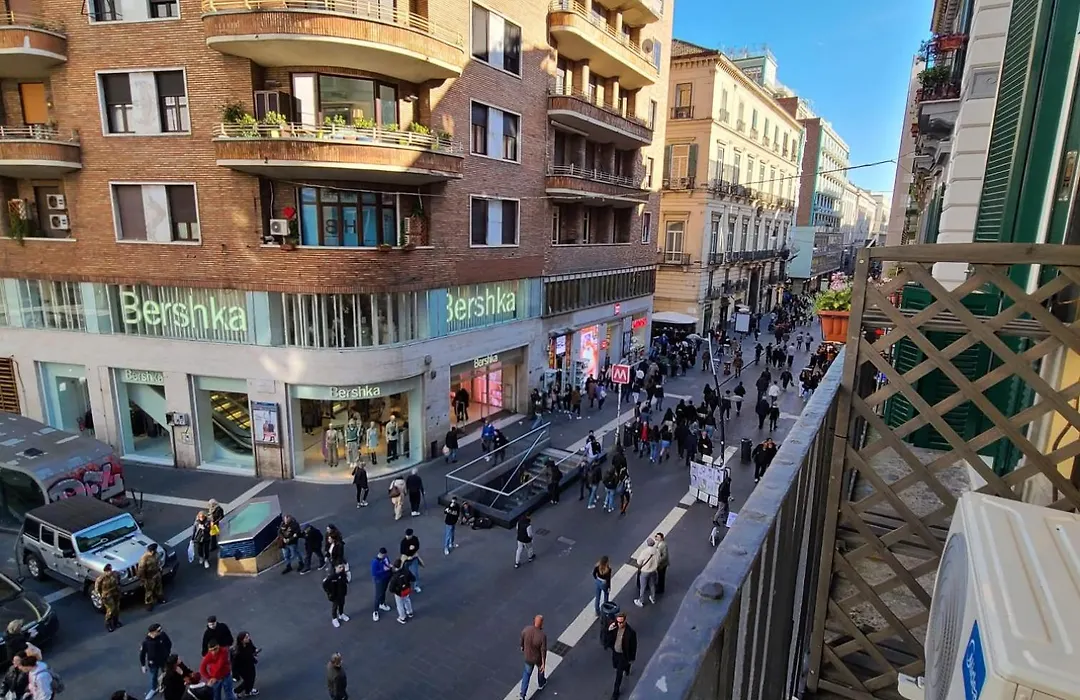 Napoli Centro Suite e Spa-1