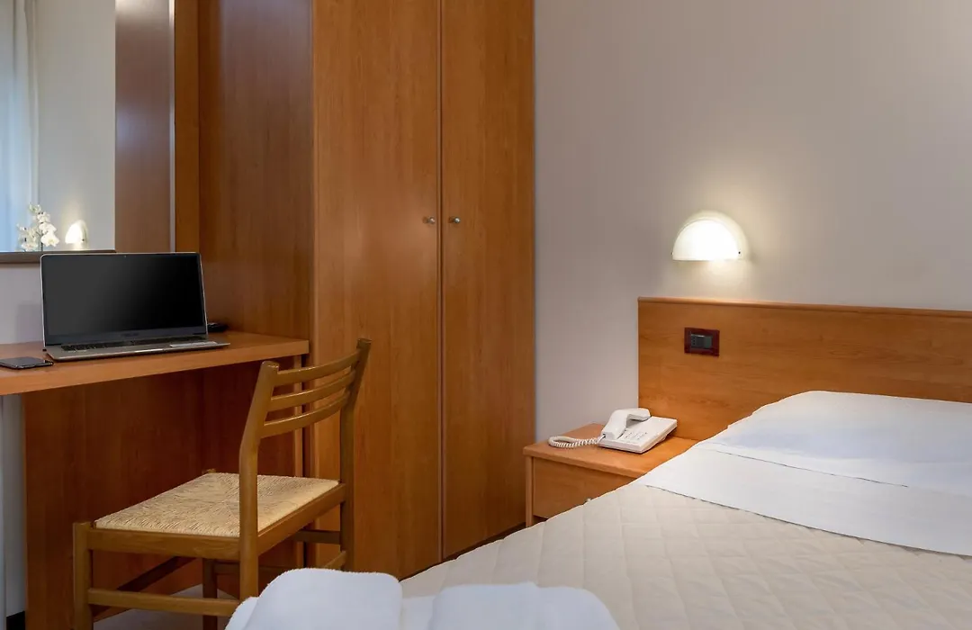 Hotel Pierre NUOVA GESTIONE-1