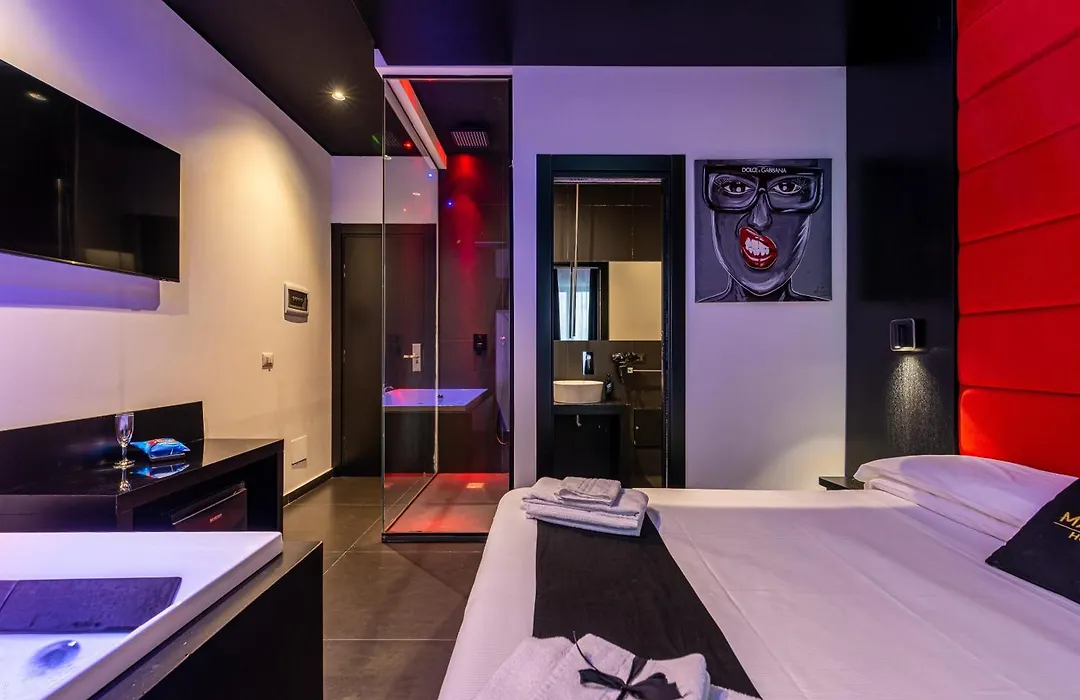 Maximum Hub Suite&Spa-1