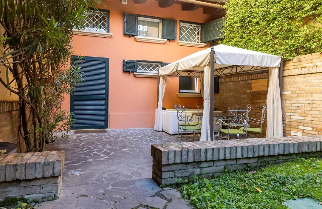 Bolognaroomscom - Isaia Garden Private Garden Spa Bath-1