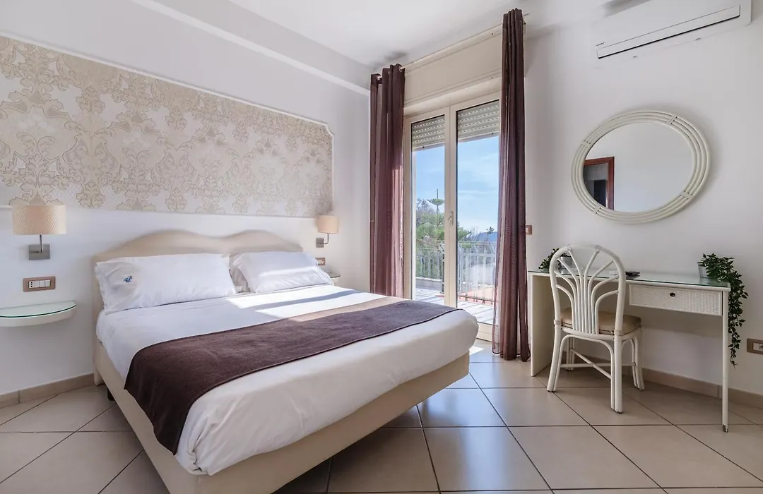 Mini Hotel-1