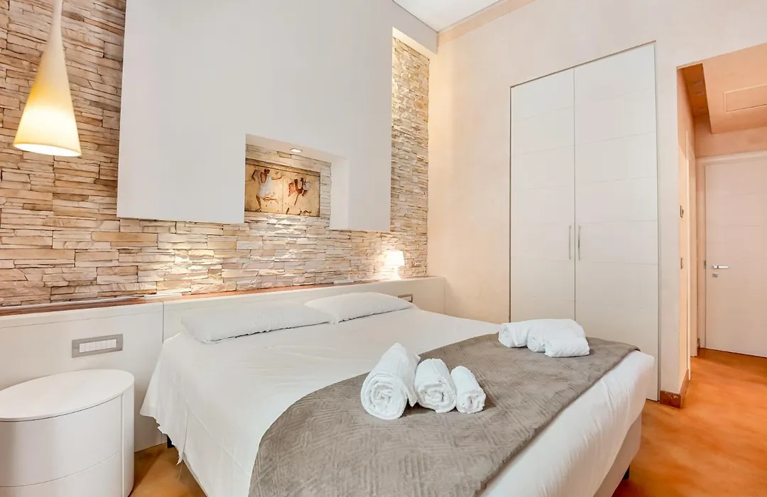 Aurora Garden Lodging - Rooms & Apartment-1