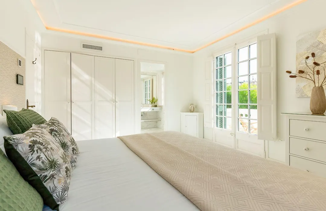 Villa De Los Leones In Heart Of Sitges By Beach And Town With Ac & Games-1