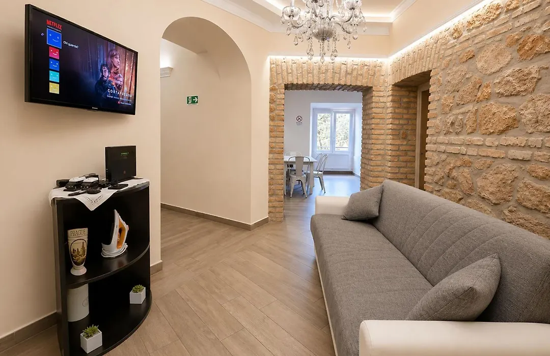 Giulya Guesthouse Hospety Group-1