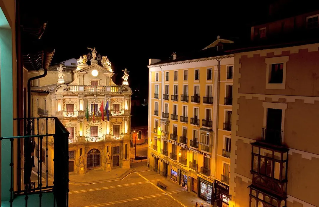 Hotel Pompaelo Plaza del Ayuntamiento&Spa-1