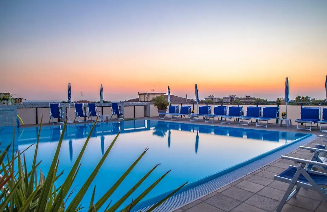 Renzo Hotel-1