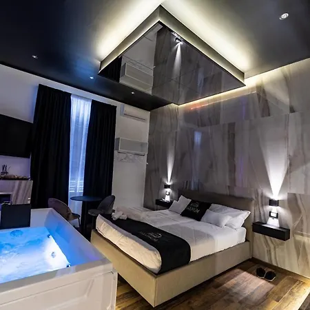 Maximum Suite & Spa-2