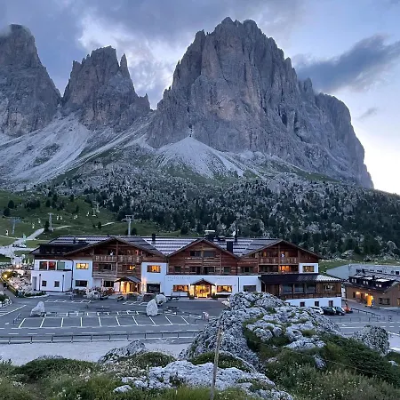 Passo Sella Dolomiti Mountain Resort-2