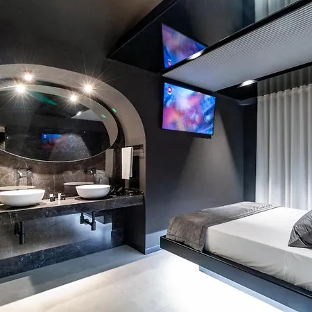4 Suites " Unconventional Living Rooms "-3