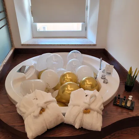 Palazzo Ferrucci Luxury Suites-3