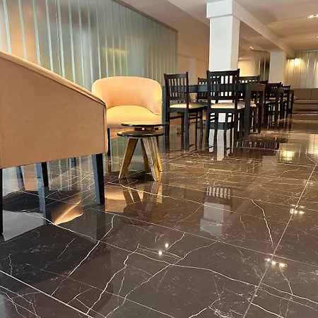 Hotel 376-2