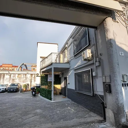 B&B Small Luxury Napoli Centrale-3