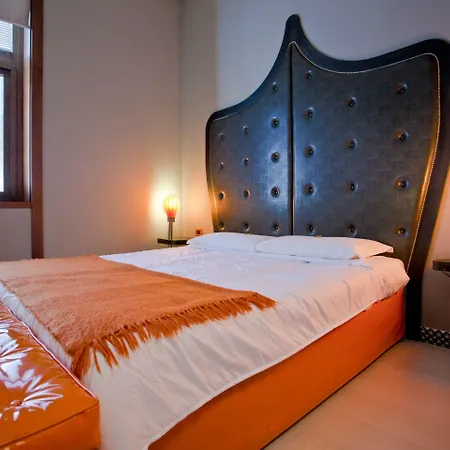 Orange Hotel-3