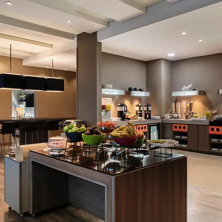 Hampton By Hilton Medellin-3