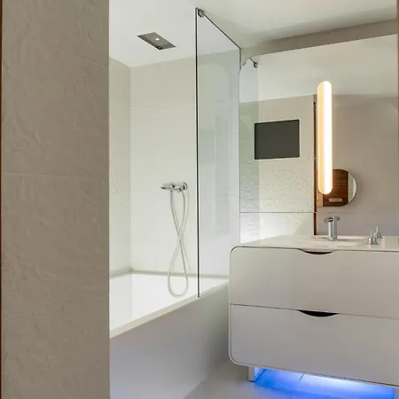 I-Suite Hotel-2