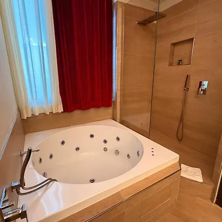 Arena Luxury Suite-3