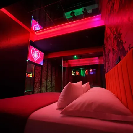 V Hotel-2