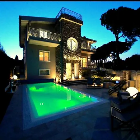 BELLAVISTA EXCLUSIVE B&B in zona centrale con piscina riscaldata-Jacuzzi vista lago LA COLAZIONE viene servita in una pasticceria rinomata ed esclusiva esterna alla struttura-3