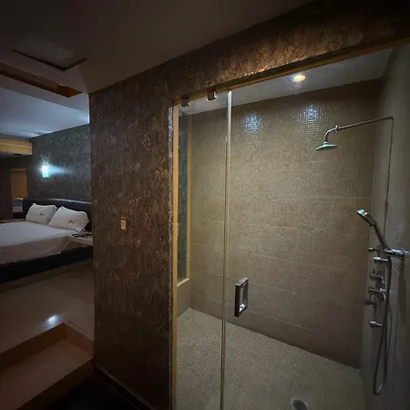 Dluxe Auto Hotel Adults Only-2
